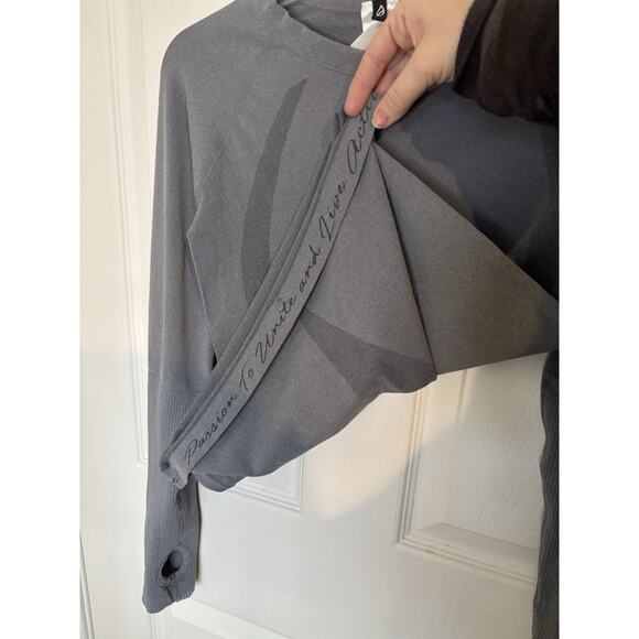 P’Tula Re-Energize Seamless Long Sleeve Gray Tee Sz Small Activewear - Picture 5 of 7